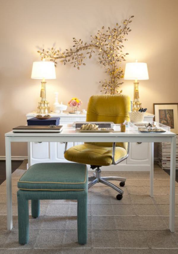 Penggunaan aksen emas atau perak untuk kilauan